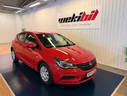 Röd Begagnad 2015 Opel Astra Essentia Halvkombi | 94 500 kr (Marknadspris)