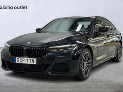 Svart Begagnad 2021 BMW 530e M Sport Sedan | 409 900 kr (Marknadspris)