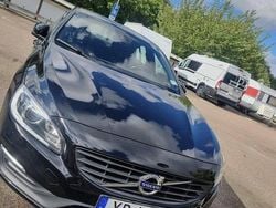 Svart Begagnad 2018 Volvo S60 Kinetic Sedan | 174 900 kr (Marknadspris)