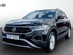 Svart (deep black pearl) Begagnad 2022 VW T-Roc Life SUV | 289 900 kr (Marknadspris)