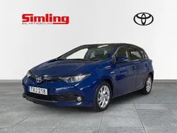 Mörkblå Begagnad 2018 Toyota Auris Hybrid Edition Halvkombi | 164 900 kr (Marknadspris)