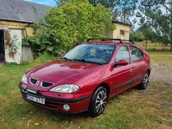 Röd Begagnad 2000 Renault Mégane Halvkombi | 10 000 kr