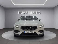 Vit Begagnad 2019 Volvo V60 CC Momentum Kombi | 269 900 kr (Lite dyr)