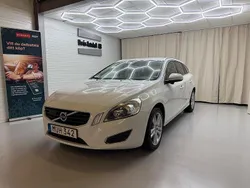 Vit Begagnad 2012 Volvo V60 Summum Kombi | 79 900 kr (Bra pris)