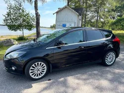 Svart Begagnad 2013 Ford Focus Titanium Halvkombi | 82 000 kr (Dyr)