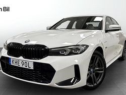 Vit (svart) Begagnad 2022 BMW 330e M Sport Sedan | 449 900 kr (Dyr)