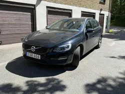 Svart Begagnad 2018 Volvo V60 Kinetic Kombi | 170 000 kr (Superpris)