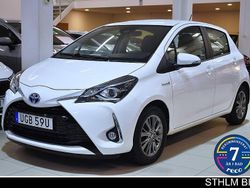 Vit Begagnad 2020 Toyota Yaris Hybrid Active Halvkombi | 184 900 kr (Marknadspris)