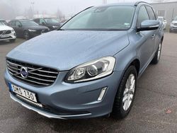Ljusblå (musselblå metallic) Begagnad 2017 Volvo XC60 Momentum SUV | 179 000 kr (Lite dyr)