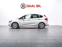 Vit Begagnad 2017 BMW 225 Active Tourer M Sport Minibuss | 199 700 kr (Lite dyr)