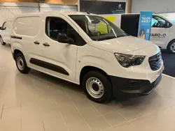 Vit Begagnad 2023 Opel Combo Business Minibuss | 309 900 kr (Dyr)