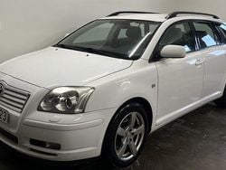 Vit Begagnad 2004 Toyota Avensis Kombi | 37 900 kr (Marknadspris)