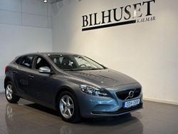 Grå Begagnad 2016 Volvo V40 Kinetic Kombi | 139 900 kr (Marknadspris)