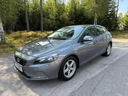 Grå Begagnad 2015 Volvo V40 Kinetic Kombi | 78 500 kr (Marknadspris)