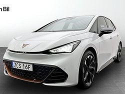 Vit (glacial white metallic) Begagnad 2023 Cupra Born e-Boost Halvkombi | 309 900 kr (Marknadspris)