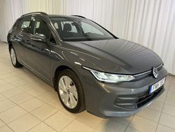 Grå Begagnad 2024 VW Golf VIII Kombi | 294 500 kr (Marknadspris)