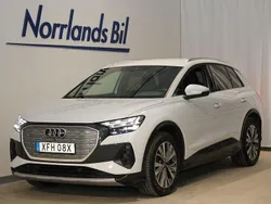 Vit (glaciärvit metallic) Begagnad 2022 Audi Q4 e-tron Advanced SUV | 449 900 kr (Lite dyr)