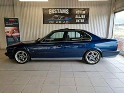 Mörkblå Begagnad 1992 BMW M5 M Sport Sedan | 274 900 kr