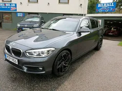 Grå Begagnad 2017 BMW 118 Advantage Halvkombi | 174 900 kr (Bra pris)