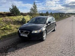 Svart Begagnad 2010 Volvo V50 Kinetic Kombi | 27 000 kr (Marknadspris)