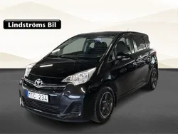 Svart Begagnad 2011 Toyota Verso-S Plus Minibuss | 59 900 kr