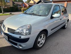 Begagnad 2004 Renault Clio II Halvkombi | 49 900 kr