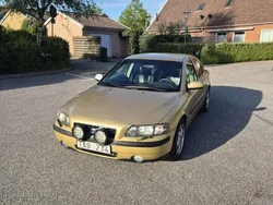 Gul Begagnad 2002 Volvo S60 Sedan | 27 000 kr (Marknadspris)