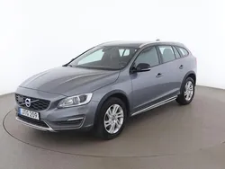 Grå Begagnad 2015 Volvo V60 CC Summum Kombi | 167 000 kr (Marknadspris)