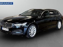 Svart Begagnad 2022 Volvo V90 Momentum Kombi | 289 900 kr (Marknadspris)
