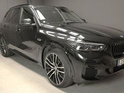 Svart Begagnad 2022 BMW X5 iPerformance SUV | 619 800 kr