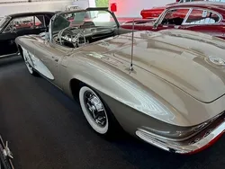 Champagne metallic Begagnad 1961 Chevrolet Corvette C1 Cab | 888 000 kr