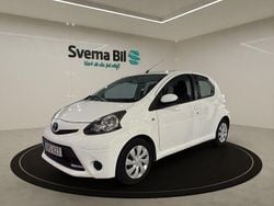 Vit Begagnad 2014 Toyota Aygo Halvkombi | 69 900 kr (Marknadspris)
