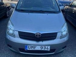 Silver Begagnad 2003 Toyota Corolla Verso Minibuss | 22 000 kr
