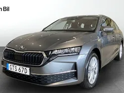 Grå (graphite grey metallic) Ny 2025 Skoda Octavia Selection Kombi | 350 000 kr (Marknadspris)
