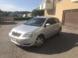 Silver Begagnad 2002 Toyota Corolla Halvkombi | 23 000 kr (Bra pris)