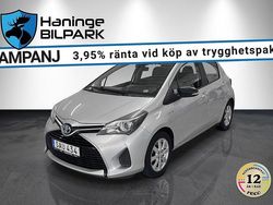 Silver Begagnad 2015 Toyota Yaris Hybrid Halvkombi | 119 900 kr (Marknadspris)