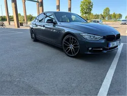 Grå Begagnad 2013 BMW ActiveHybrid 3 Sport Line Sedan | 199 000 kr