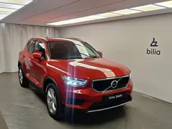 Röd Begagnad 2022 Volvo XC40 Momentum SUV | 329 000 kr (Marknadspris)