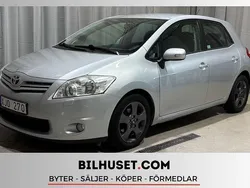 Silver Begagnad 2010 Toyota Auris Plus Halvkombi | 49 000 kr (Marknadspris)