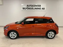 Orange Ny 2024 Suzuki Swift Halvkombi | 244 900 kr (Marknadspris)