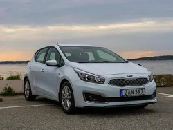 Vit Begagnad 2018 Kia Ceed Halvkombi | 110 000 kr (Marknadspris)