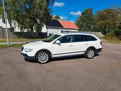 Begagnad 2013 Skoda Superb Elegance Kombi | 79 800 kr (Marknadspris)
