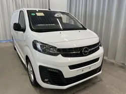 Vit Begagnad 2023 Opel Vivaro-e Combi Van | 489 900 kr (Lite dyr)