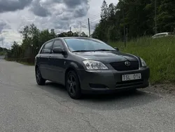 Grå Begagnad 2002 Toyota Corolla Halvkombi | 40 000 kr (Dyr)