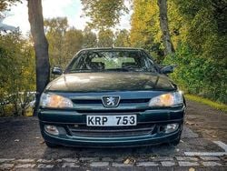 Grön Begagnad 2000 Peugeot 306 Halvkombi | 18 500 kr
