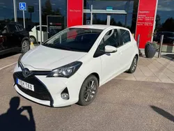 Vit Begagnad 2016 Toyota Yaris Halvkombi | 114 900 kr (Marknadspris)