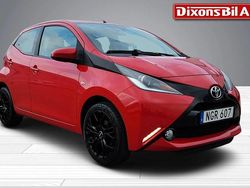 Röd Begagnad 2015 Toyota Aygo X-play Halvkombi | 79 000 kr (Marknadspris)