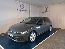 Grå Begagnad 2025 VW Golf VIII Halvkombi | 294 800 kr (Bra pris)