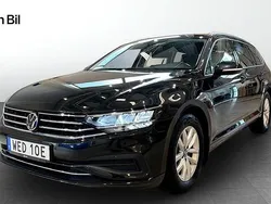 Mörkgrå Begagnad 2023 VW Passat Business Kombi | 329 900 kr (Marknadspris)