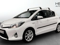 Vit (white) Begagnad 2013 Toyota Yaris Halvkombi | 105 900 kr